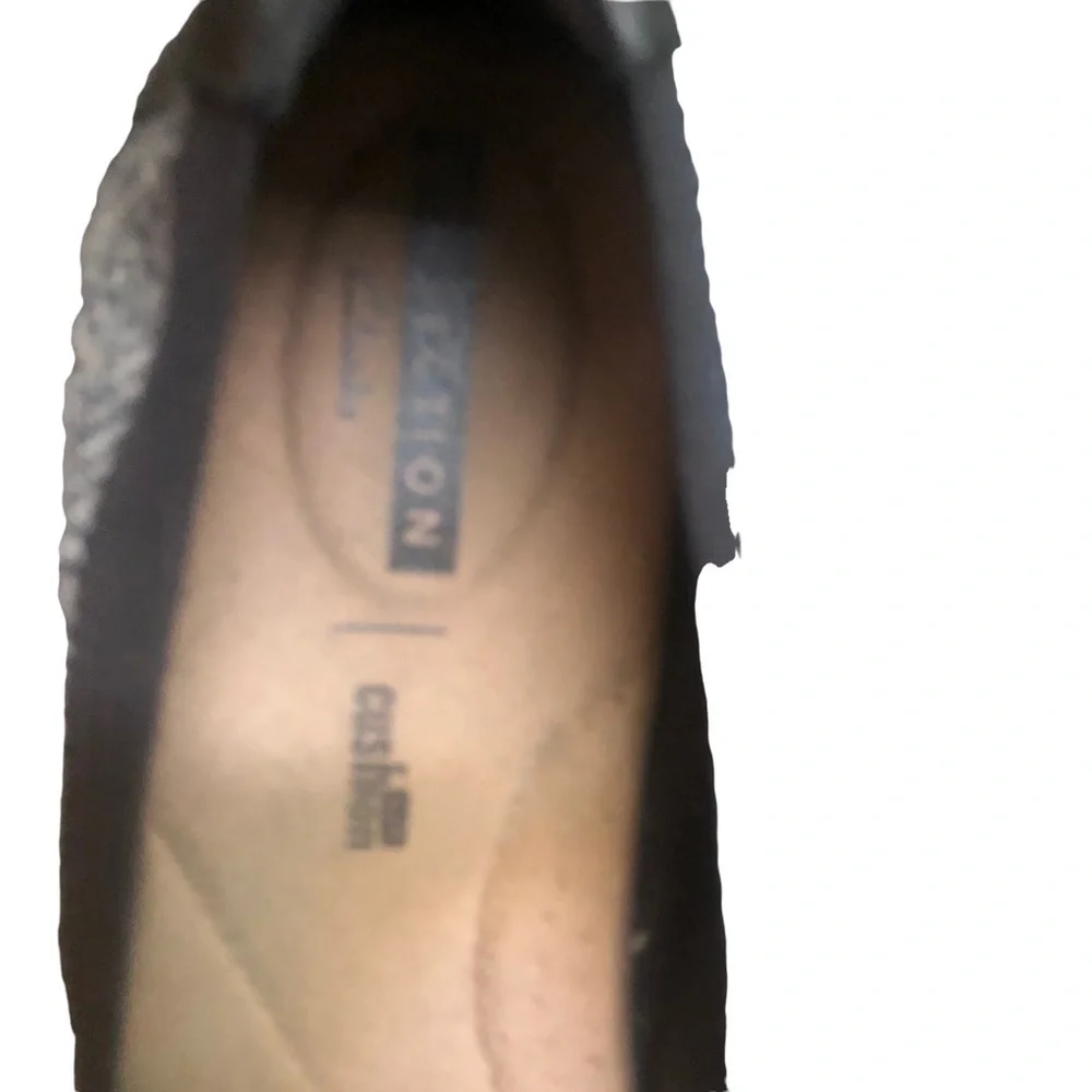 Beautiful Women’s Clark’s Wedge Gray Shoes Size 10 in Excellent Used Con…